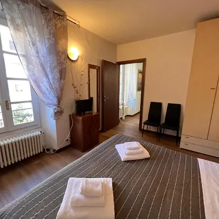 Apartment Ancient Courtyard Bonanomi In Historic Centre Como