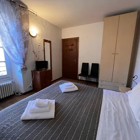 Ancient Courtyard Bonanomi In Historic Centre