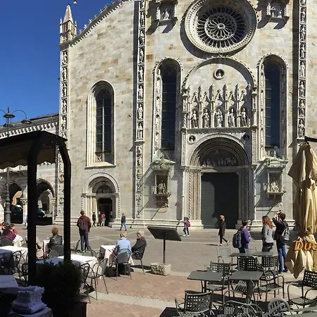 Ancient Courtyard Bonanomi In Historic Centre Como