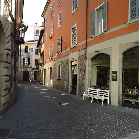 Ancient Courtyard Bonanomi In Historic Centre *