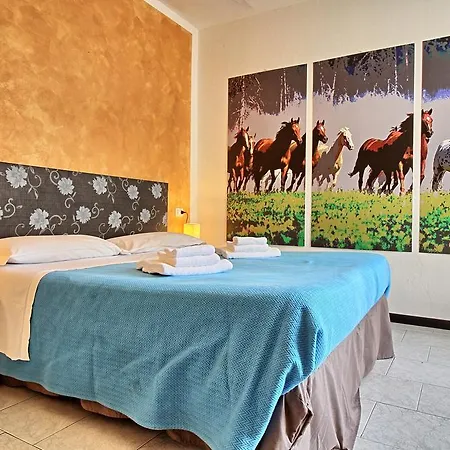 Ancient Courtyard Bonanomi In Historic Centre * Como