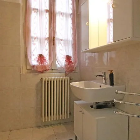 Apartment Ancient Courtyard Bonanomi In Historic Centre Como