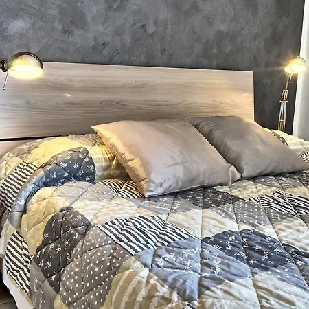 Apartment Ancient Courtyard Bonanomi In Historic Centre Como