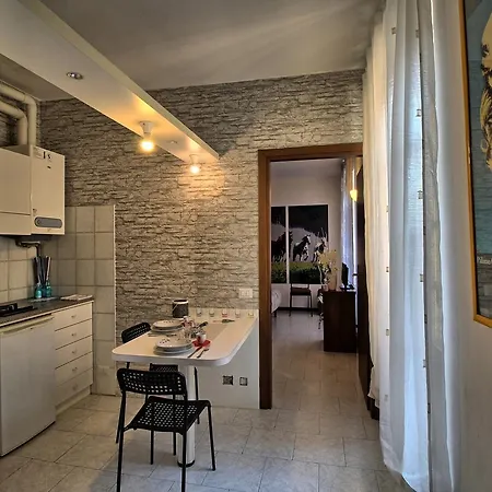 Ancient Courtyard Bonanomi In Historic Centre Apartment