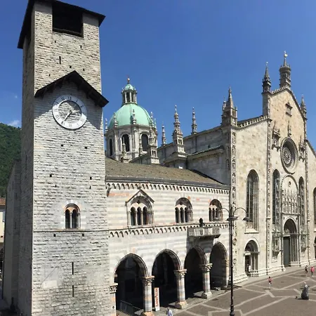 Apartment Ancient Courtyard Bonanomi In Historic Centre Como