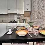 Apartment Ancient Courtyard Bonanomi In Historic Centre *
