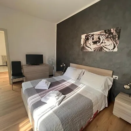 Ancient Courtyard Bonanomi In Historic Centre Appartamento Côme