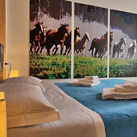 Ancient Courtyard Bonanomi In Historic Centre Διαμέρισμα