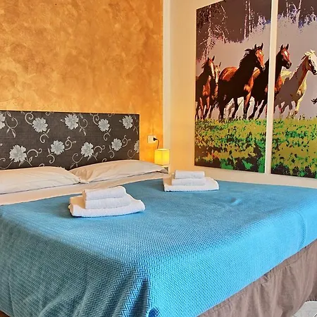 Ancient Courtyard Bonanomi In Historic Centre Διαμέρισμα *