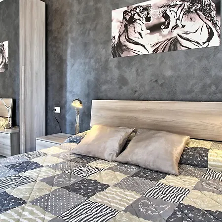 Ancient Courtyard Bonanomi In Historic Centre Όπως