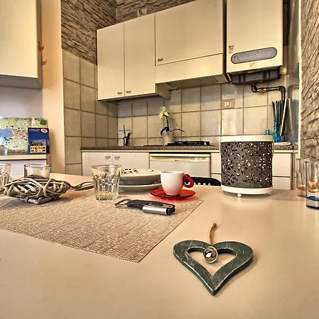 Ancient Courtyard Bonanomi In Historic Centre Διαμέρισμα