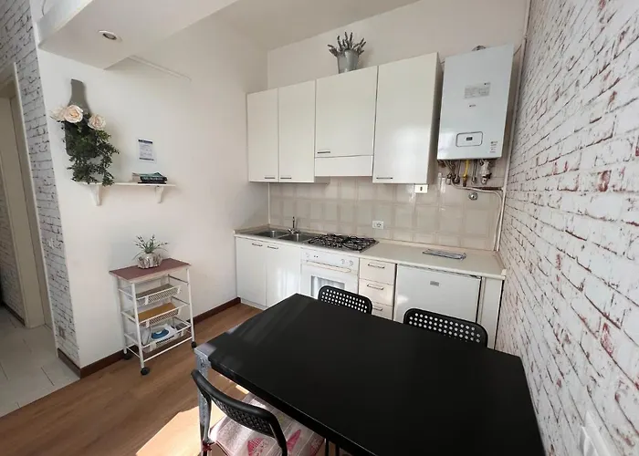 Ancient Courtyard Bonanomi In Historic Centre Como