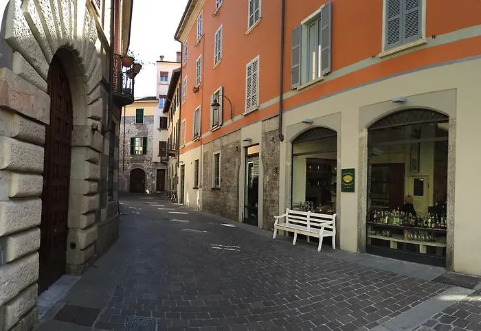 Ancient Courtyard Bonanomi In Historic Centre *