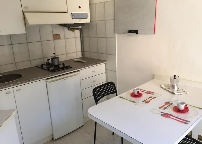 Ancient Courtyard Bonanomi In Historic Centre Como