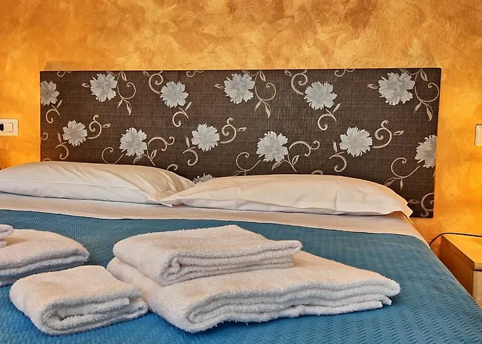 Ancient Courtyard Bonanomi In Historic Centre Como