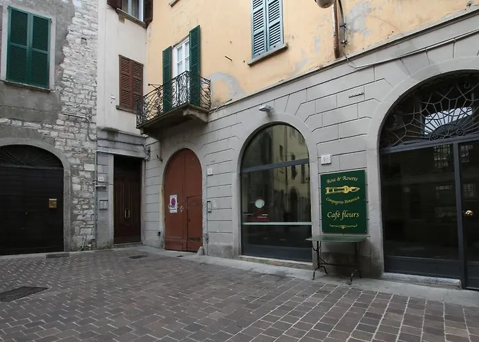 Ancient Courtyard Bonanomi In Historic Centre