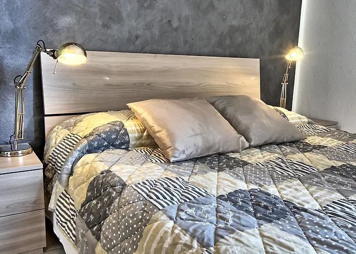 Apartamento Ancient Courtyard Bonanomi In Historic Centre Como