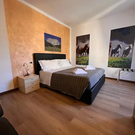 Ancient Courtyard Bonanomi In Historic Centre *