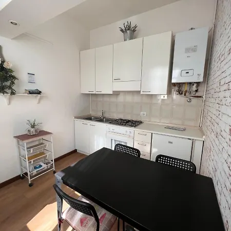 Ancient Courtyard Bonanomi In Historic Centre Côme