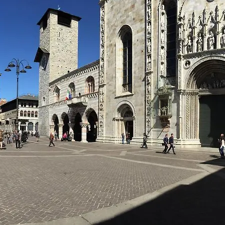 Ancient Courtyard Bonanomi In Historic Centre *