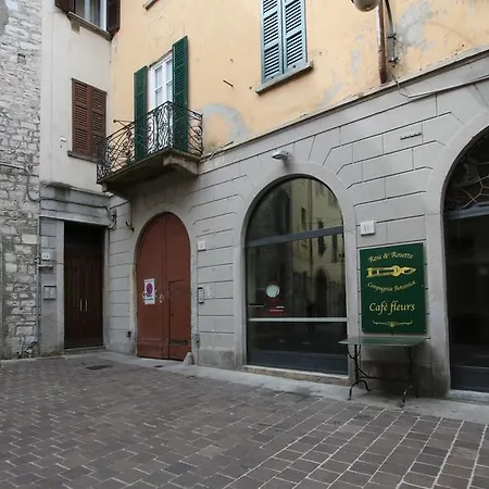 Ancient Courtyard Bonanomi In Historic Centre