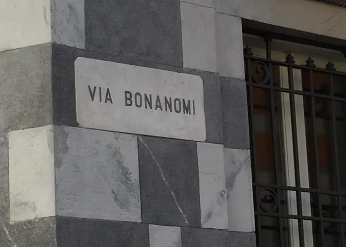 Ancient Courtyard Bonanomi In Historic Centre Όπως