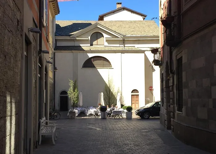Ancient Courtyard Bonanomi In Historic Centre Διαμέρισμα *